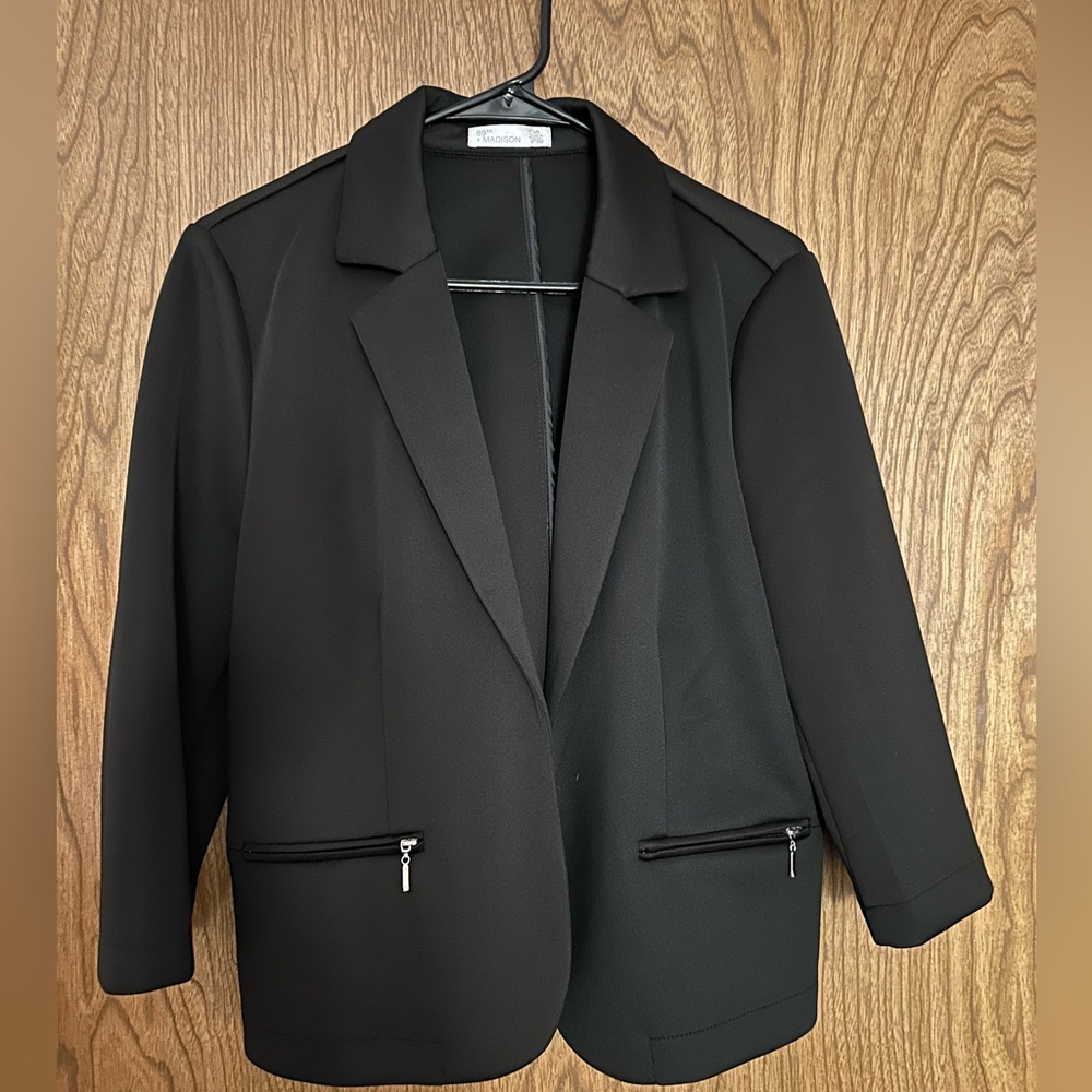 Black blazer, size L